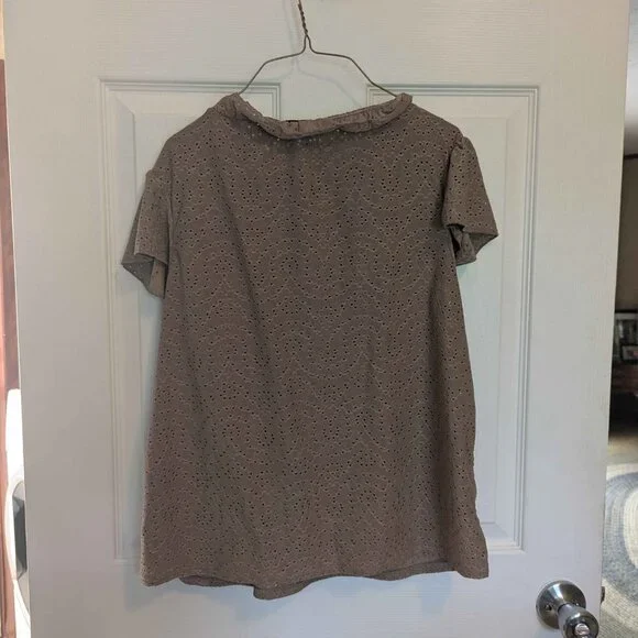 W5 Size Large Brown Short Sleeved Ruffled Collared Top - Picture 2 of 2